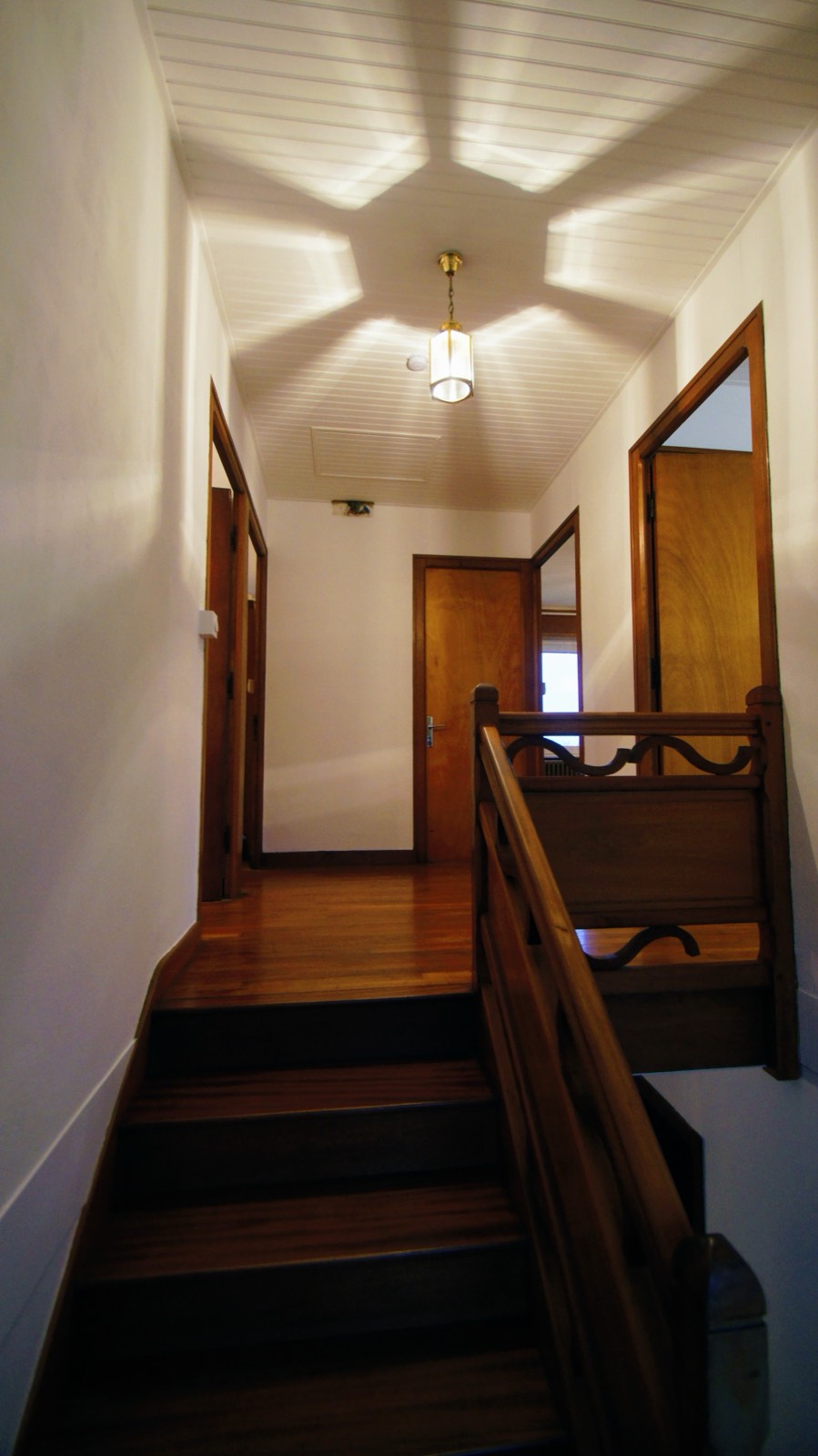 Palier et escalier en bois de l'étage